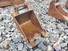 Image of Bucket 1ft Wide, 25mm Pins, 95mm Ears, 90mm Centres