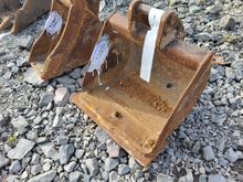 Image of 18" Bucket 30mm Pins 120mm Ears 30mm Centres