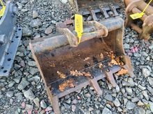 Image of Harford Bucket - Width 30inch | Pins 40mm | Ears 210mm