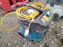 Image of Makita Hoover