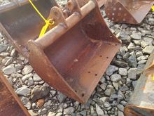 Image of Bucket - 600mm Wide | 30mm Pins | 95mm Ears | 90mm Centres