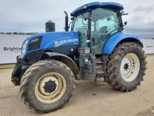 Image of NEW HOLLAND Agricultural Tractor