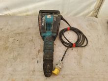Image of Makita HM1214C SDS AVT Demolition Hammer