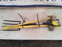 Image of 2x Sledge Hammer, 1x Garden Fork