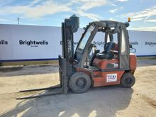 Image of Nissan UD02A25PQ Gas Forklift