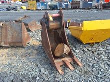 Image of Bucket 600mm W | 80mm Pins | 310mm Ears | 445mm Centres