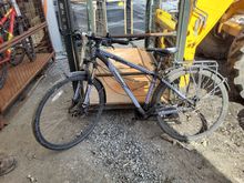 Image of 1x Specilized Bicycle Frame Number: WSBG812064046H Frame Size: 17.5"