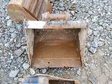 Image of 2ft Bucket - 35mm Pins, 140mm Ears, 190mm Centres