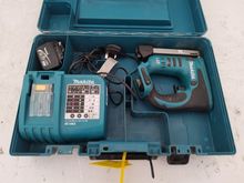 Image of Makita BST110 | DC18RA T Stapler, Single Port Battery Charger & Battery